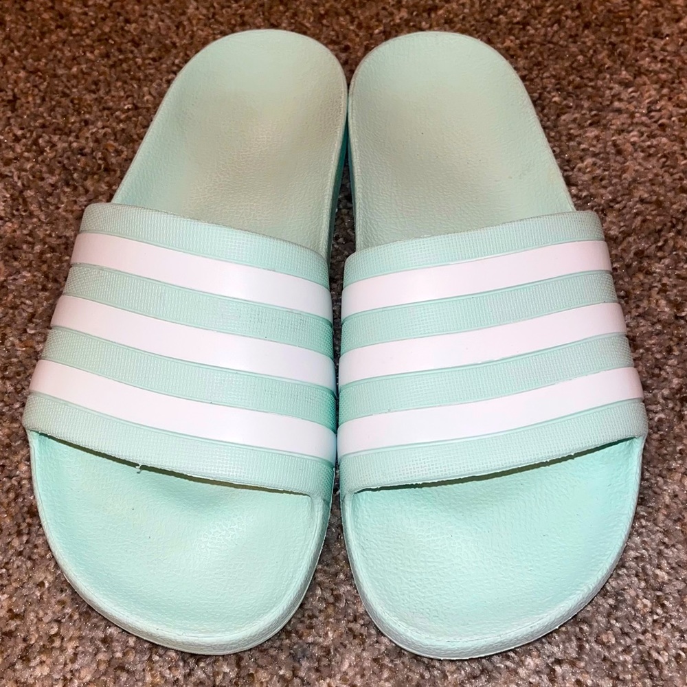 🍂EUC Adidas Adilette Slides Women’s Size 8 DISCONTINUED COLOR
